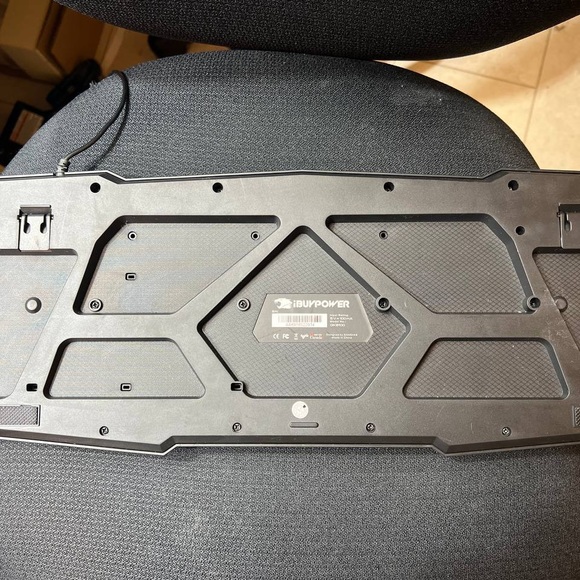 iBUYPOWER GKB100 Gaming Keyboard Spill Resistant Black/Red - Picture 8 of 10